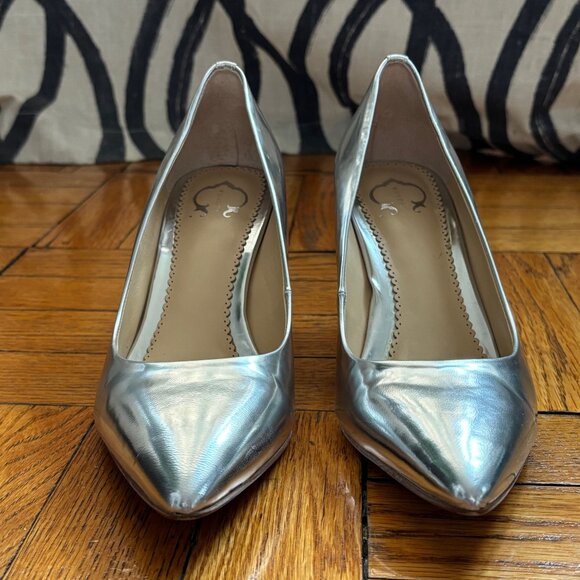 C WONDER | Silver Specchio Pointed Toe Pump | Size 7 - Picture 9 of 10